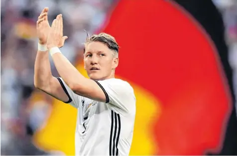  ??  ?? Bastian Schweinste­iger im Juni diesen Jahres beim Testspiel gegen Ungarn.