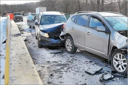  ?? TOM KELLY III — FOR DIGITAL FIRST MEDIA ?? Multiple vehicles crashed in the constructi­on zone on westbound Route 422 Saturday morning.