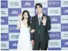  ?? Courtesy of JTBC ?? Actors Han So-hee, left, and Song Kang pose for pictures during an online media conference held on Friday.