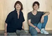  ??  ?? Madre e figlia Jane Birkin (71 anni) e la figlia Charlotte Gainsbourg (46) al Primavera