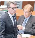  ?? FOTO: DPA ?? Sven Wolf (SPD) mit Justizmini­ster Peter Biesenbach im Landtag.