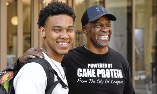  ?? AL SEIB / LOS ANGELES TIMES ?? Incoming USC freshman football player Amon-ra St. Brown stands with his father, John Brown, as Amon-ra moves into his dorm.