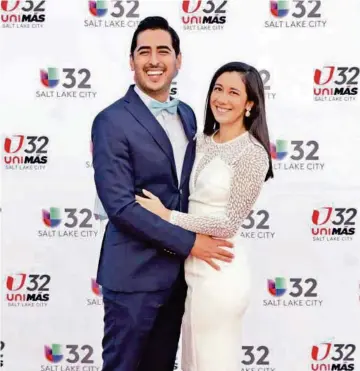  ??  ?? kSebastián Carrillo junto con su esposa Michell Lozano en la gala privada que hizo la cadena Univisión 32.
