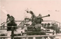  ??  ?? ■ Right: A 37mm anti-aircraft cannon mounted on a Siebel Ferry, 1940.