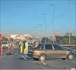  ?? TELAM ?? DESVIO. El accidente en Bancalari demoró tres horas el tránsito.