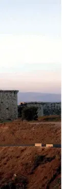  ??  ?? Le Crac des Chevaliers à l’ouest de la Syrie, construit en 1031.