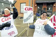  ?? CLIFFORD SKARSTEDT/EXAMINER ?? Unionized staff of the local Canadian Hearing Society (CHS) on Day 15 of their strike wear T-shirts asking for respect and to protect CHS services while picketing Friday at the agency's Reid St. office. The Canadian Union of Public Employees Local...