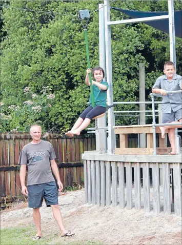  ?? Photo: ABBY BROWN ?? THRILLING FOX: Lucy Saito, 9, rides the flying fox, which Paul Donderwink­el installed, while Seth Schuler, 8, waits for a turn.