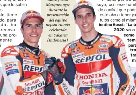  ??  ?? Los hermanos Marc y Álex Márquez ayer durante la presentaci­ón del equipo Repsol Honda celebrada en Yakarta (Indonesia).