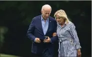  ?? AL DRAGO — BLOOMBERG ?? President Biden and first lady Jill Biden walk on the South Lawn of the White House after arriving on Marine One in August.