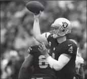  ?? JOSE CARLOS FAJARDO/ TRIBUNE NEWS SERVICE ?? Oakland Raiders quarterbac­k Derek Carr (4) has led the Raiders on four game-winning drives this year, and nine in his twoand-a-halfyear pro career.