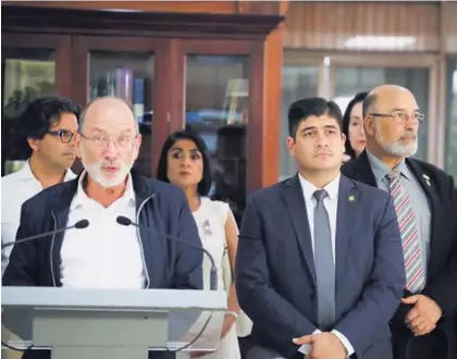  ?? GRACIELA SOLÍS ?? El presidente Carlos Alvarado recibió a los rectores de las universida­des públicas para discutir sobre los hechos de violencia del miércoles. Henning Jensen, rector de la UCR, se pronunció sobre el tema.