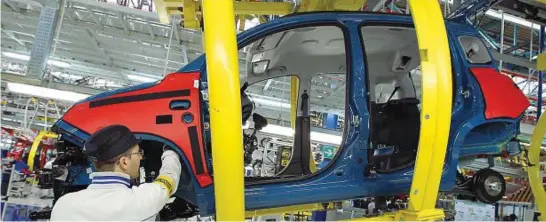  ??  ?? Fabbrica La produzione delle fabbriche italiane della Fca nell’anno 2018 ha subito una flessione del 6,8% rispetto al 2017, primo rallentame­nto dopo 5 anni di continua crescita