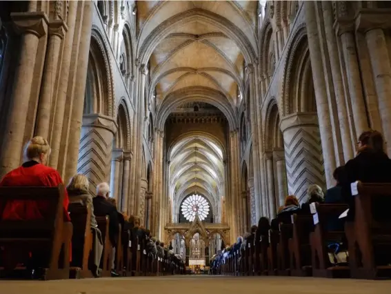  ?? (Getty) ?? Let us pay: every diocese will now accept payments via portable card readers at more than 16,000 churches, cathedrals and religious sites