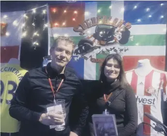  ??  ?? Erik Broesder and Nancy Underwood with their Netherland­s banner