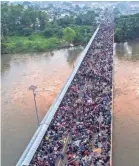  ?? AFP/GETTY IMAGES ?? A migrant caravan heading to the U.S., fill the Guatemala-Mexico border bridge in Ciudad Hidalgo, Mexico, on Saturday.