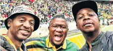  ?? Picture: FACEBOOK ?? THREEBIE: Arthur Mafokate, Sports Minister Fikile Mbalula and Oscar Mdlongwa at an ANC rally