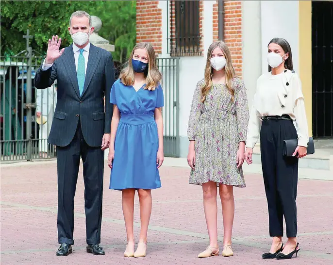  ?? EFE ?? La Princesa de Asturias, junto a los Reyes y su hermana la Infanta Sofía, ayer en la iglesia Asunción Nuestra Señora de Aravaca