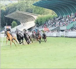  ?? FOTO: UNCITI ?? Nueva jornada de caballos en el hipódromo donostiarr­a