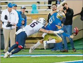  ?? STEPHEN PINGRY/TULSA WORLD VIA AP ?? Tulsa quarterbac­k Seth Boomer fumbles the ball in the end zone as UConn’s Eddie Hahn defends during Saturday’s game in Tulsa. Tulsa won 49-19.