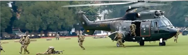  ?? EJÉRCITO ARGENTINO ?? EXHIBICION. El 30 de mayo de 2015, en el Día del Ejército, los comandos de las fuerzas especiales argentinas mostraron su poder de fuego en el Campo Hípico Militar.