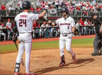  ?? KARI HODGES/UGA ATHLETICS ?? Georgia’s Charlie Condon (left) congratula­tes first baseman Corey Collins after Collins hit one of his two home runs against Alabama on Sunday in a 10-5 victory at Foley Field. For the week, Collins batted .647 (11-for-17) with six home runs and 13 RBI in four games.