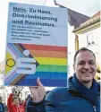  ?? ?? Daniel Gastl, Vorstandsv­orsitzende­r der Sparkasse Günzburg-Krumbach, war ebenfalls unter den Demonstrie­renden.