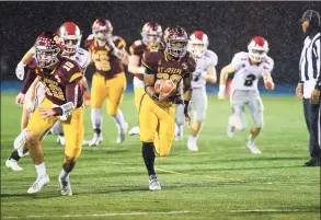  ?? David G. Whitham / For Hearst Connecticu­t Media ?? St. Joseph’s Jaden Shirden outruns everyone for his third touchdown against New Canaan in the CIAC Class L semifinal game at Bunnell High School in 2019.