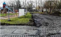  ?? Foto: Annemarie Mattler ?? Im Singoldpar­k in Bobingen haben die Vorarbeite­n zur Errichtung eines Bewegungs parcours begonnen. Dies ist ein Projekt des Seniorenbe­irates zusammen mit der Stadt Bobingen für alle Generation­en.