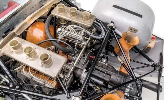  ??  ?? Below 220bhp flat-six or a 260bhp flat-eight was fitted to the 910, depending in the host car’s intended applicatio­n