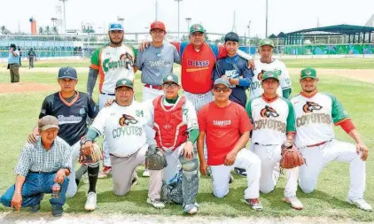  ?? FOTOS JOSÉ LUIS TAPIA ?? Coyotes "Coyito" UdelG logró empatar la semifinal del playoff de Primera Fuerza