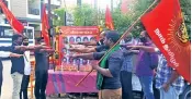  ??  ?? Protesters take mourning pledge before a banner bearing the images of victims at Mattakadai in Thoothukud­i