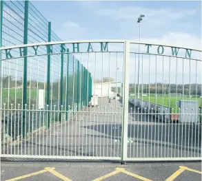  ?? PICTURE: Paul Gillis ?? The locked gates at Keynsham Town’s AJN Stadium as football remains on pause during the national lockdown