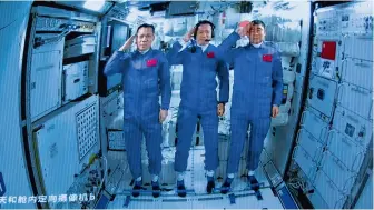  ??  ?? Screen image captured at Beijing Aerospace Control Center on June 17, 2021 shows three Chinese astronauts onboard the Shenzhou-12 spaceship saluting after entering the space station core module Tianhe.