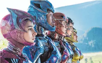  ?? FOTO: STUDIOCANA­L ?? Kampfberei­t: Pink Ranger (Naomi Scott), Blue Ranger (RJ Cyler), Red Ranger (Dacre Montgomery), Black Ranger (Ludi Lin) und Yellow Ranger (Becky G, von links).