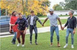  ??  ?? The cast of Netflix’s “Queer Eye.”