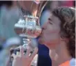  ?? TIZIANA FABI/GETTY IMAGES ?? Alexander Zverev kisses the trophy after winning the Italian Open men’s singles title on Sunday.