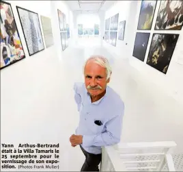  ?? (Photos Frank Muller) ?? Yann Arthus-Bertrand était à la Villa Tamaris le  septembre pour le vernissage de son exposition.