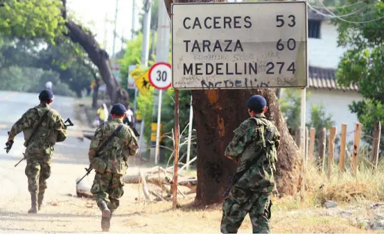  ?? FOTO MANUEL SALDARRIAG­A ?? La Gobernació­n conformó una mesa de trabajo con Ejército y Policía para restablece­r la seguridad.