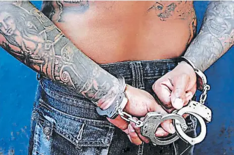  ?? FOTO: AGENCIA AP ?? Los integrante­s de la Mara Salvatruch­a (MS-13) que sean capturados enfrentará­n todo el peso de ley estadounid­ense.