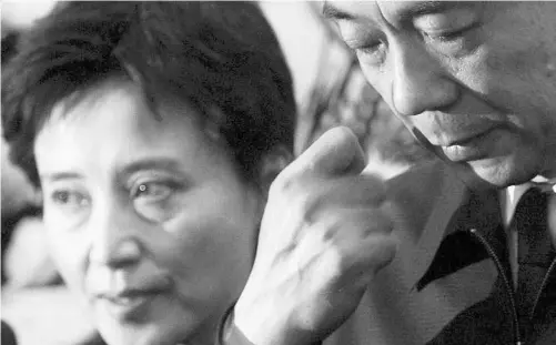  ?? ALEXANDER F. YUAN/ THE ASSOCIATED PRESS/ FILES ?? Bo Xilai, right, with his wife, Gu Kailai, has been expelled from the ruling Communists after she murdered a British businessma­n.