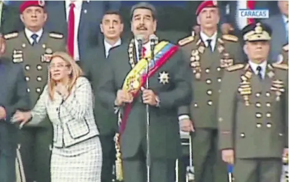  ?? Ap ?? Maduro, junto a su esposa, en el momento en que escucharon una explosión