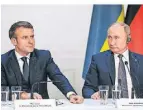  ?? FOTO: DPA ?? Emmanuel Macron (l.) und Wladimir Putin bei einem Treffen 2019.