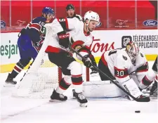  ?? JEAN-YVES AHERN/USA TODAY SPORTS ?? Sens forward Josh Norris helps goalie Matt Murray clear the puck against the Habs Thursday at Bell Centre.