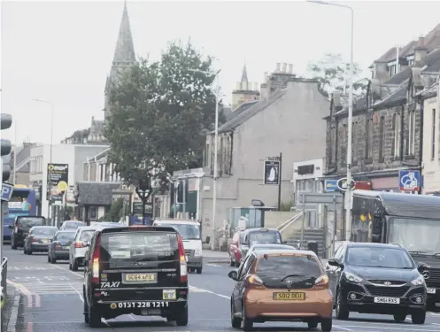  ??  ?? 0 St John’s Road in Edinburgh has been found to breach the European legal limit for nitrogen dioxide