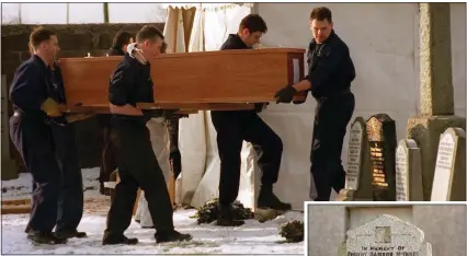  ?? ?? SECRETS OF THE CEMETERY: Police in 1996 remove a coffin with the remains of John McInnes, who was buried, right, at Stonehouse, Lanarkshir­e