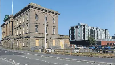  ?? Picture: Kim Cessford. ?? The Apex Hotel in Dundee, right, has halted its investment in the Customs House, left.
