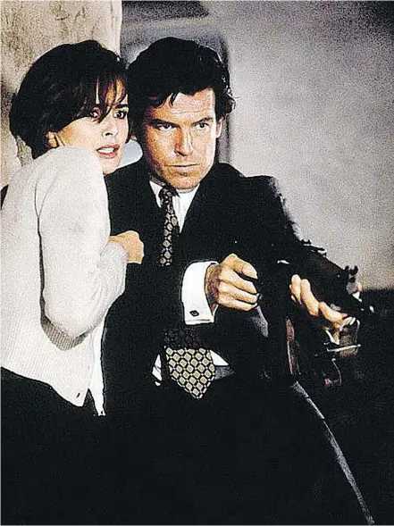  ?? — UNITED ARTISTS PICTURES ?? Izabella Scorupco, left, and Pierce Brosnan in GoldenEye, one of many James Bond movies with a sexist bent — although Judi Dench’s M calls Bond a sexist relic of the Cold War.