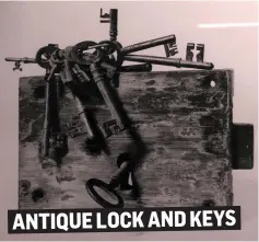  ??  ?? ANTIQUE LOCK AND KEYS