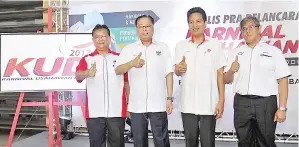  ??  ?? DARI kiri: Alexander dan Ismail Sabri pada majlis prapelanca­ran KUD 2017 di pekarangan Sri Pentas, Bandar Utama, Petaling Jaya.